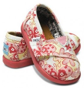 pink butterfly canvas classics kids toms