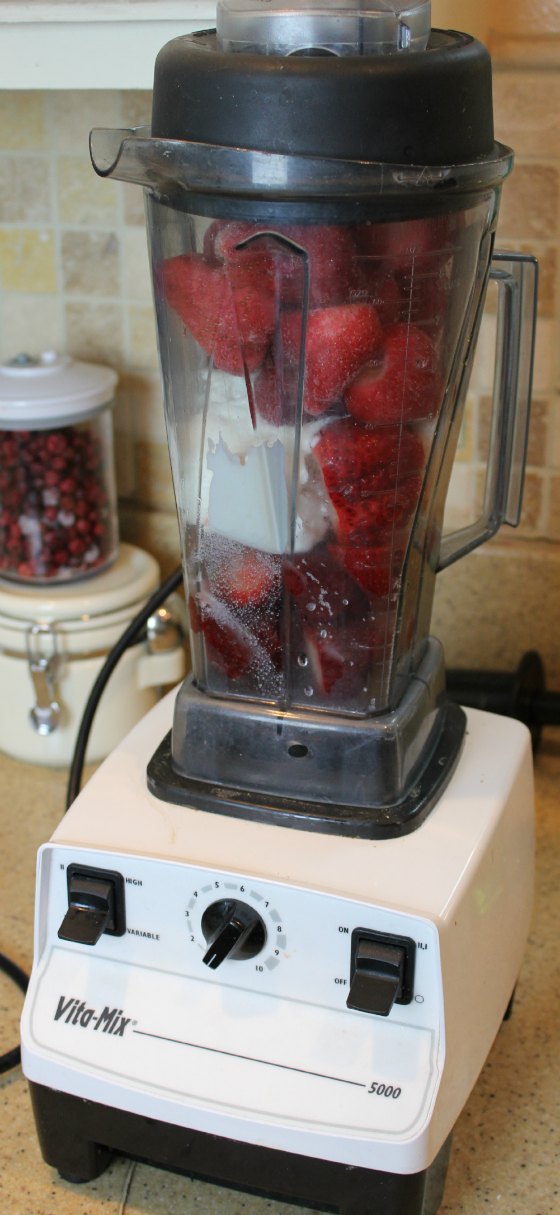 smoothie strawberry vitamix