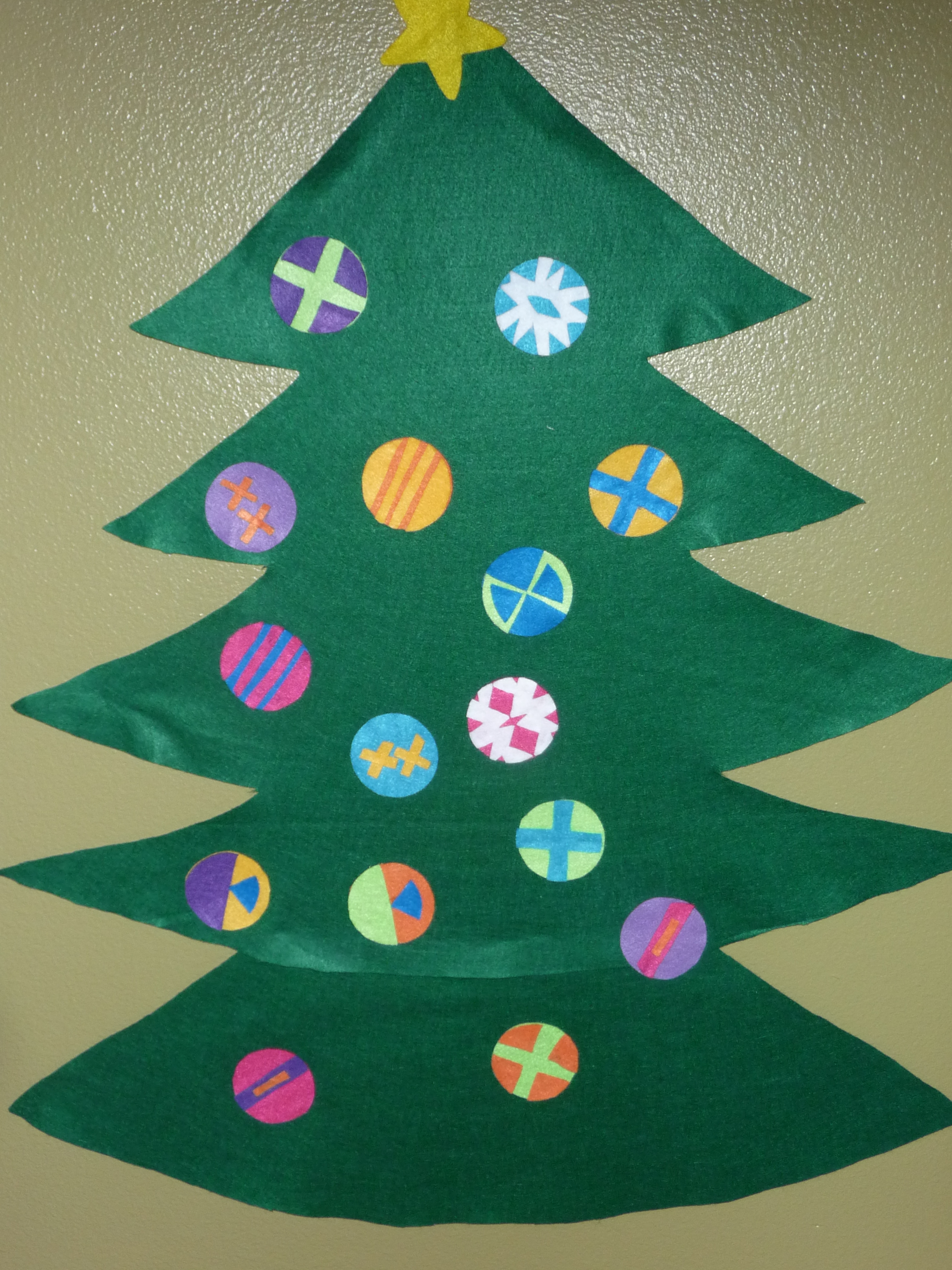 Frugal Felt Christmas Tree Project! Fun for the Little People!