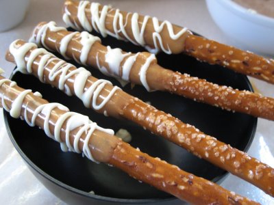 caramel pretzel rods