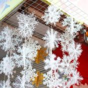 Rosegal: Hanging Snowflakes Christmas Decorations Set, 3 Pieces $0.50 (Reg....