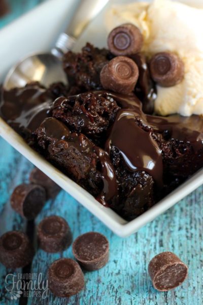 Slow cooker molten chocolate and caramel cake