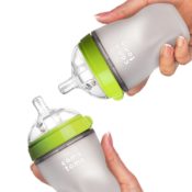 Amazon: 2 pack Comotomo Baby Bottles 8oz Green or Pink $17.99 (Reg. $30)