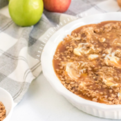 Apples and caramel dip ready to serve
