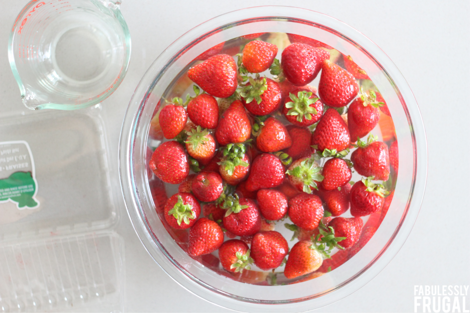 soak strawberries in vinegar water