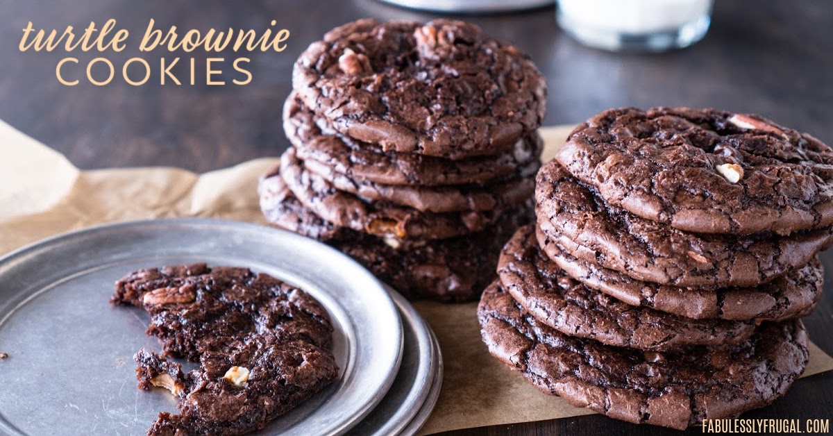 Turtle brownie cookies, or should I call them ready in 10 minutes comfort food? Both work and it is so delicious