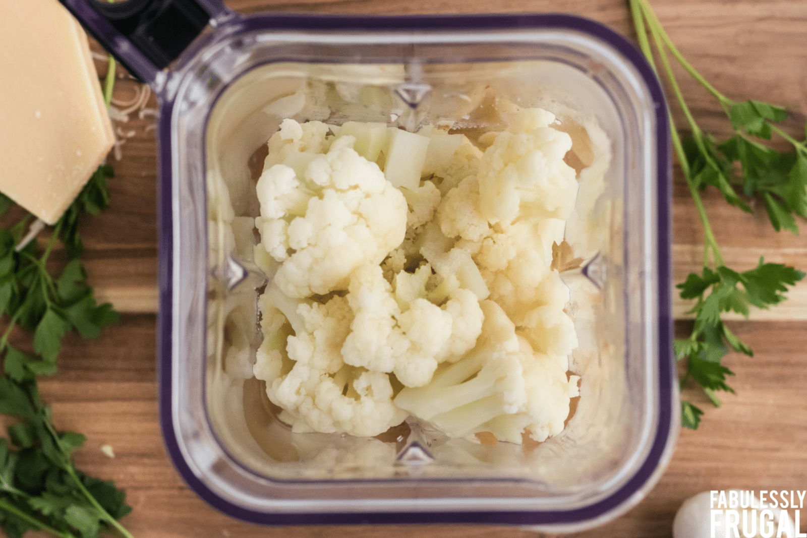 Cauliflower sauce ingredients in blender