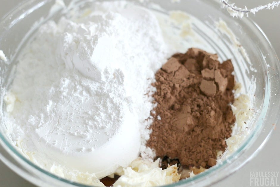 easy chocolate buttercream frosting for cakes and cupcakes