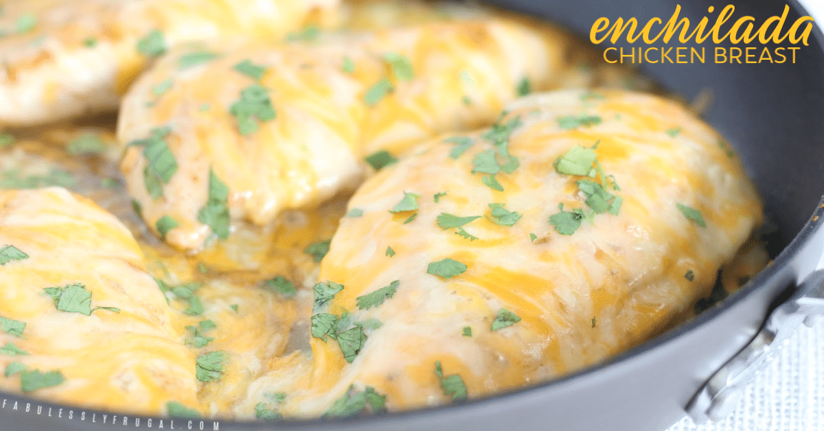 Cheesy keto-friendly chicken breasts with enchilada sauce