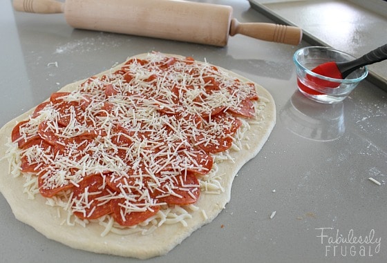 how to make pepperoni pizza stromboli
