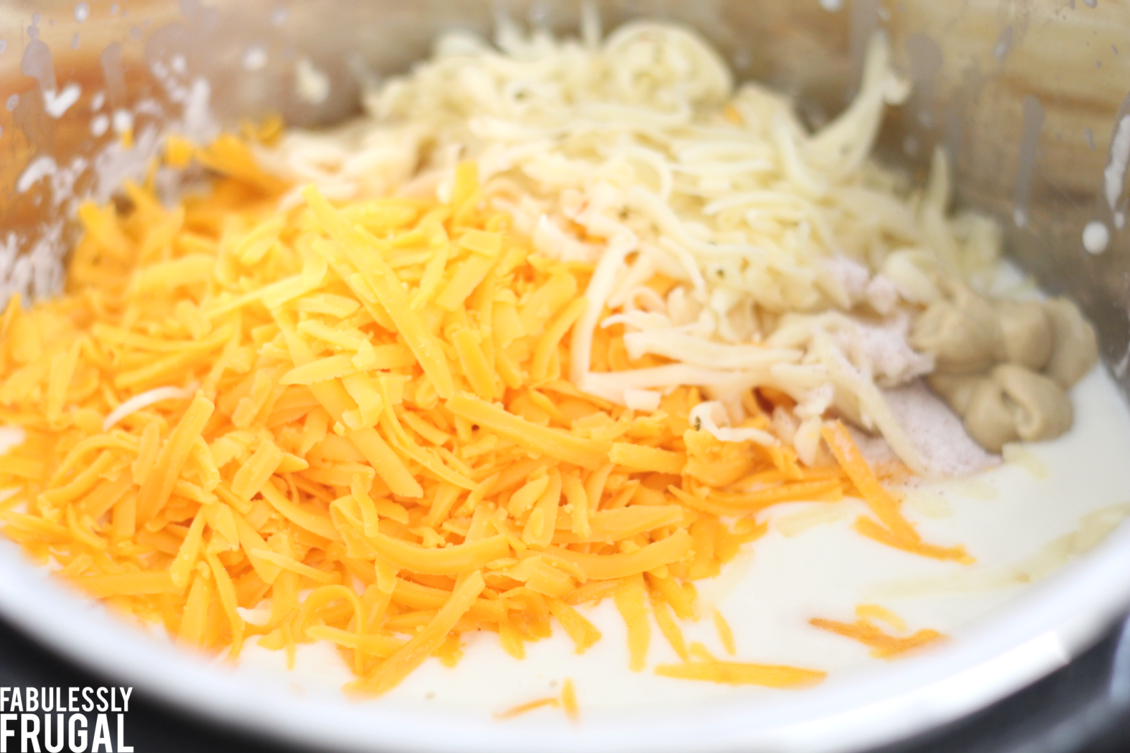 cheesy cauliflower zupas soup instant pot