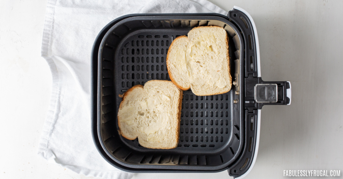 how to make a peanut butter and jelly sandwich in the air fryer