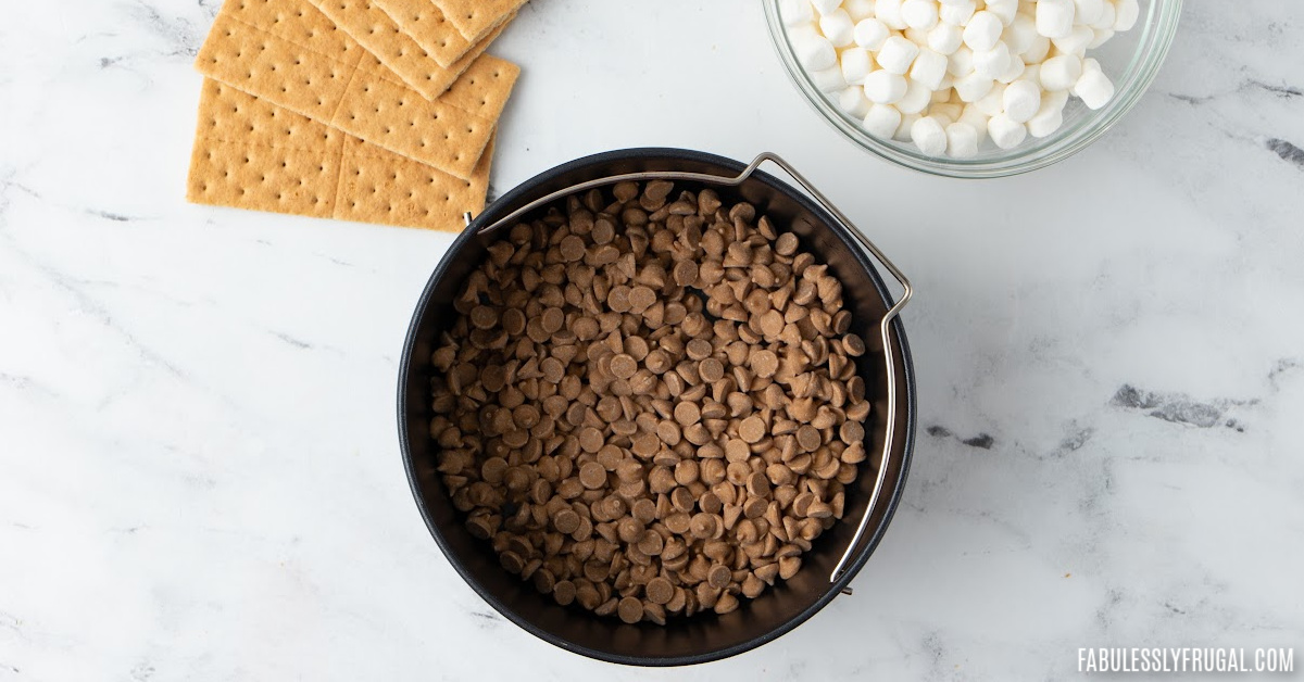 how to make a peanut butter chocolate chip smores dip