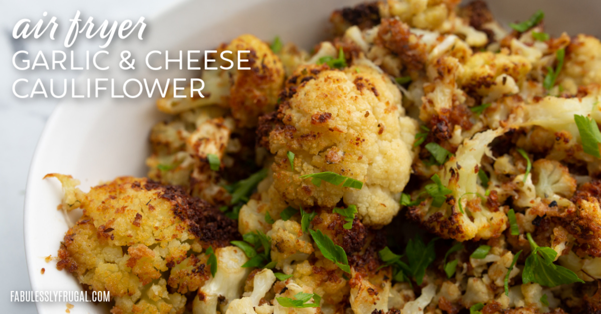 overlay text "air fryer garlic and cheese cauliflower" on roasted cauliflower in a bowl image