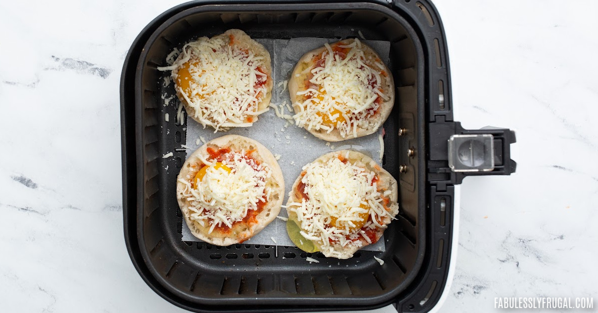 https://fabulesslyfrugal.com/wp-content/uploads/2023/01/air-fryer-mini-breakfast-pizzas-5.jpg