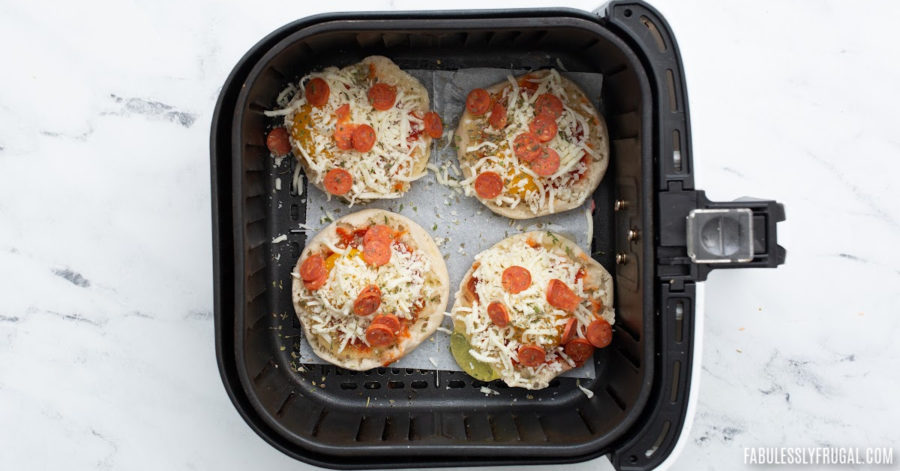 Mini Breakfast Pizzas Recipe - Fabulessly Frugal