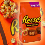 REESE'S Miniatures Milk Chocolate Peanut Butter Cups, Candy Party Pack...