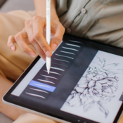 Enjoy a natural and comfortable writing or drawing experience with Stylus...