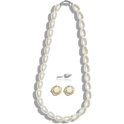 Add a touch of refined elegance to any jewelry collection with this Freshwater...