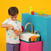 Create endless fun and learning opportunities with this Splash-n-Scrub...