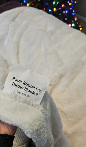 Close-up of the Naipo faux rabbit fur blanket texture and wave pattern